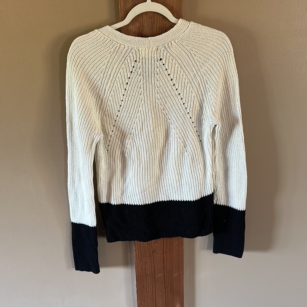 Color Block Sweater - Picture 2 of 3